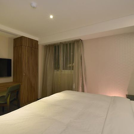 欣欣時尚旅店松山站 Hotel Taipei Bagian luar foto