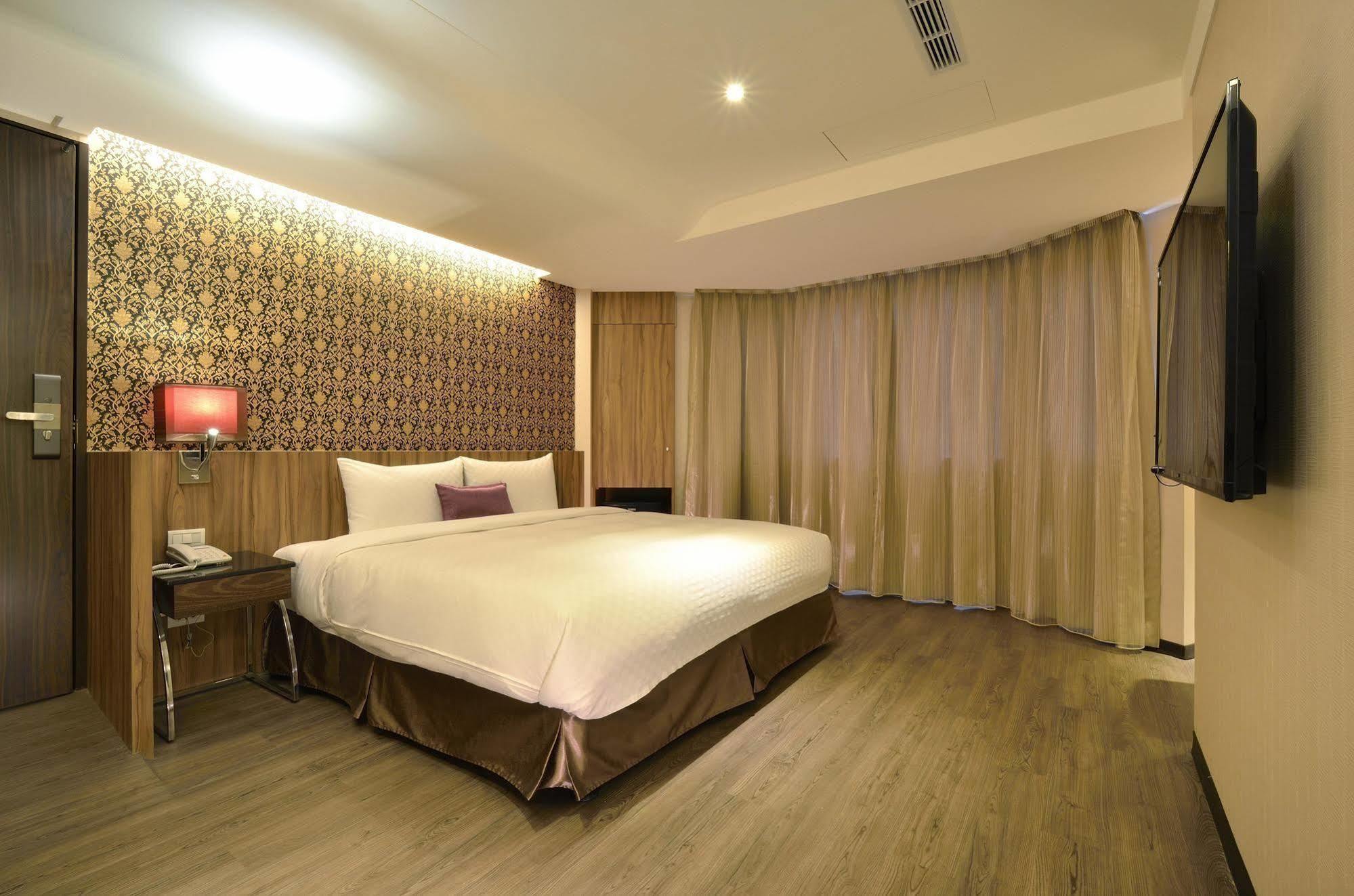 欣欣時尚旅店松山站 Hotel Taipei Bagian luar foto