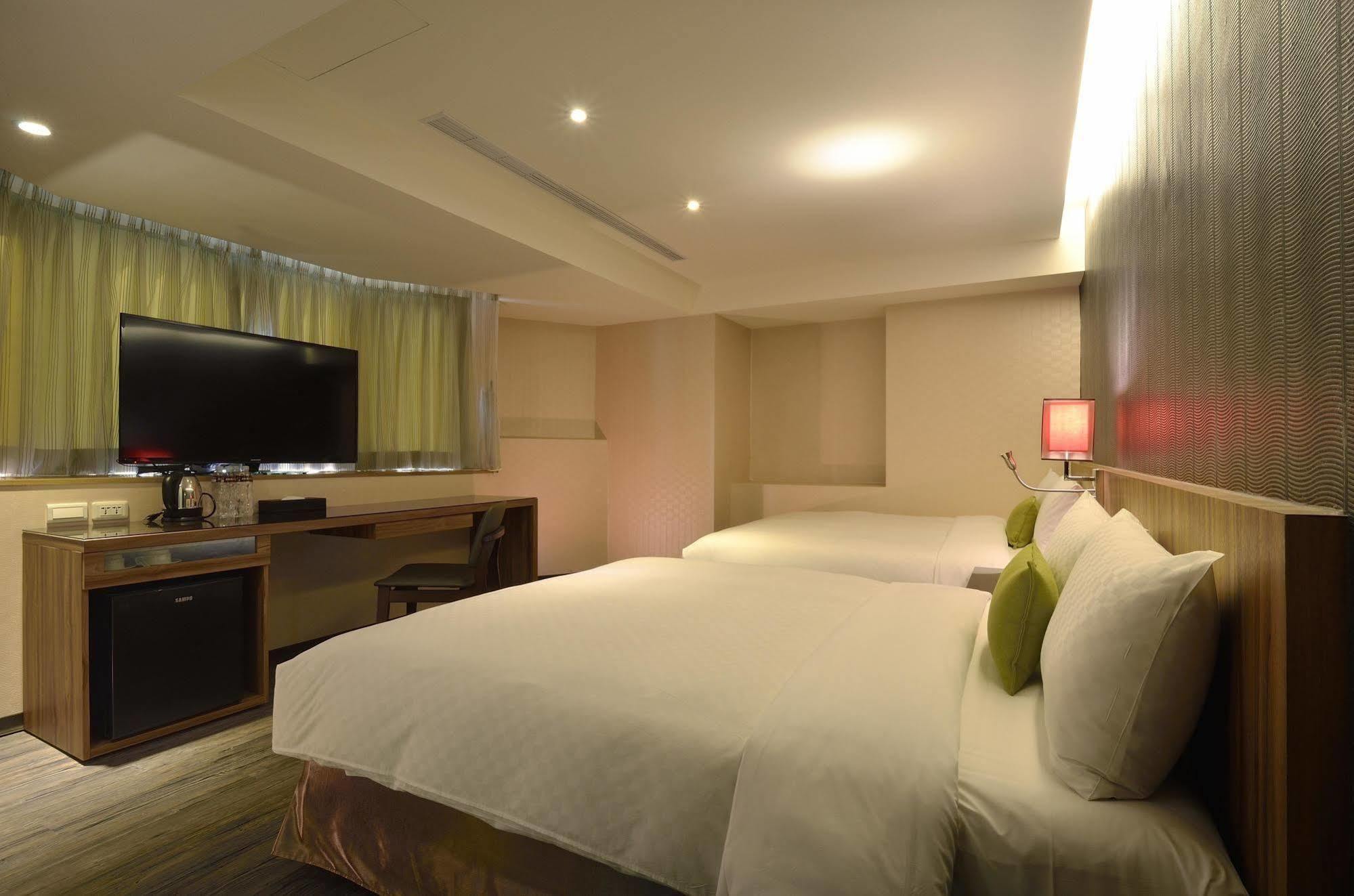 欣欣時尚旅店松山站 Hotel Taipei Bagian luar foto