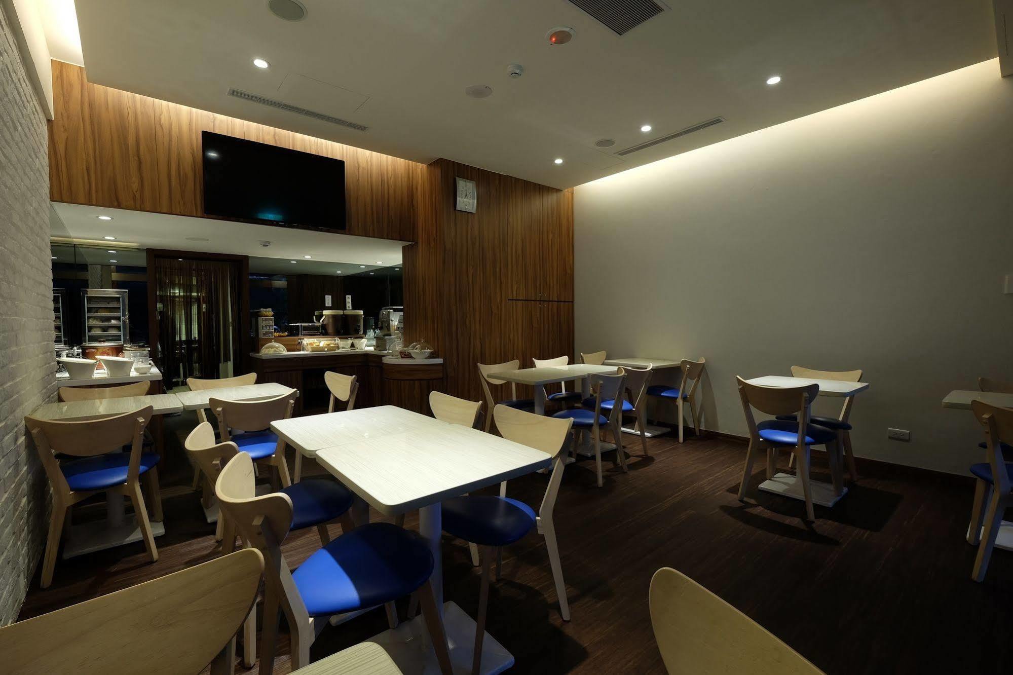欣欣時尚旅店松山站 Hotel Taipei Bagian luar foto