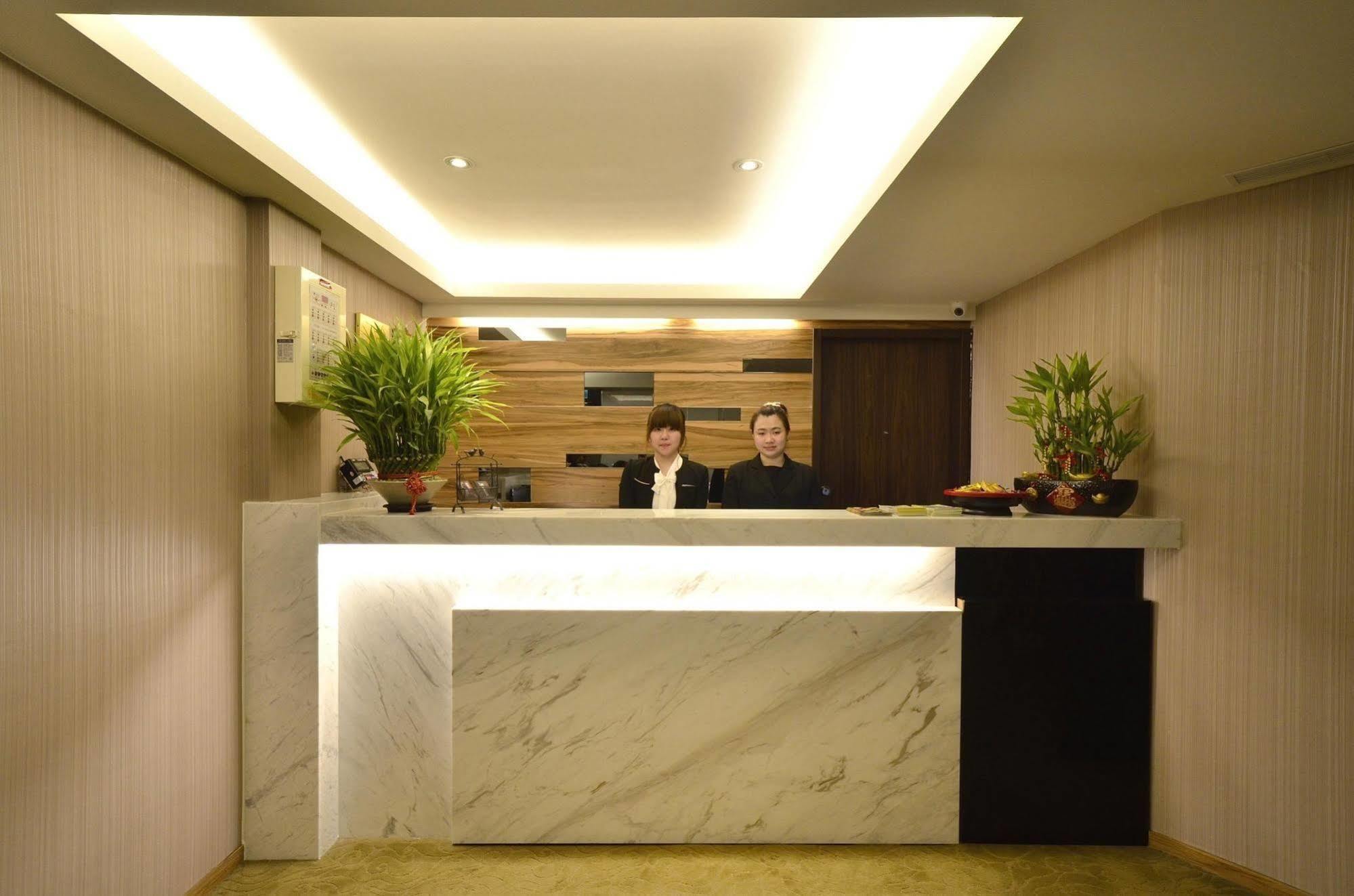 欣欣時尚旅店松山站 Hotel Taipei Bagian luar foto